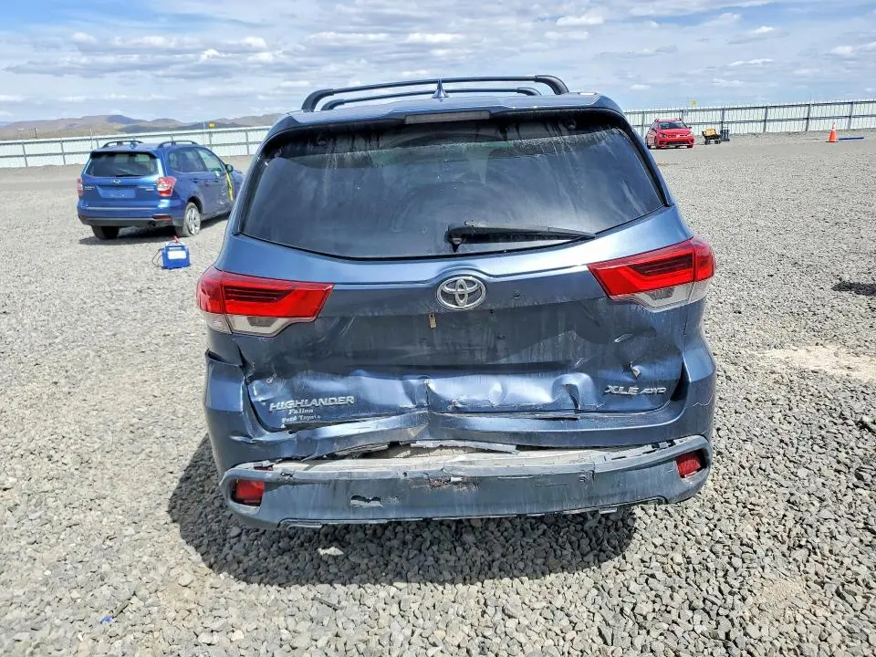 2017 TOYOTA HIGHLANDER XLE  