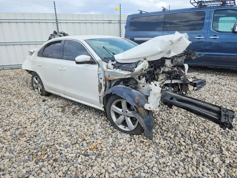 2015 VOLKSWAGEN PASSAT S  