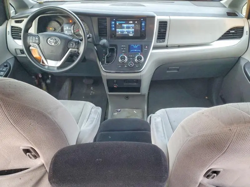 2016 TOYOTA SIENNA LE  