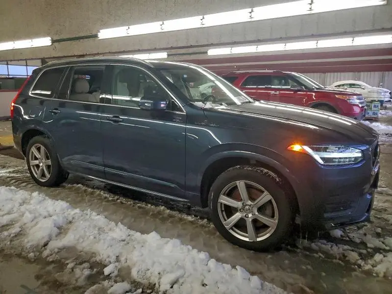 2020 VOLVO XC90 T6 MOMENTUM  