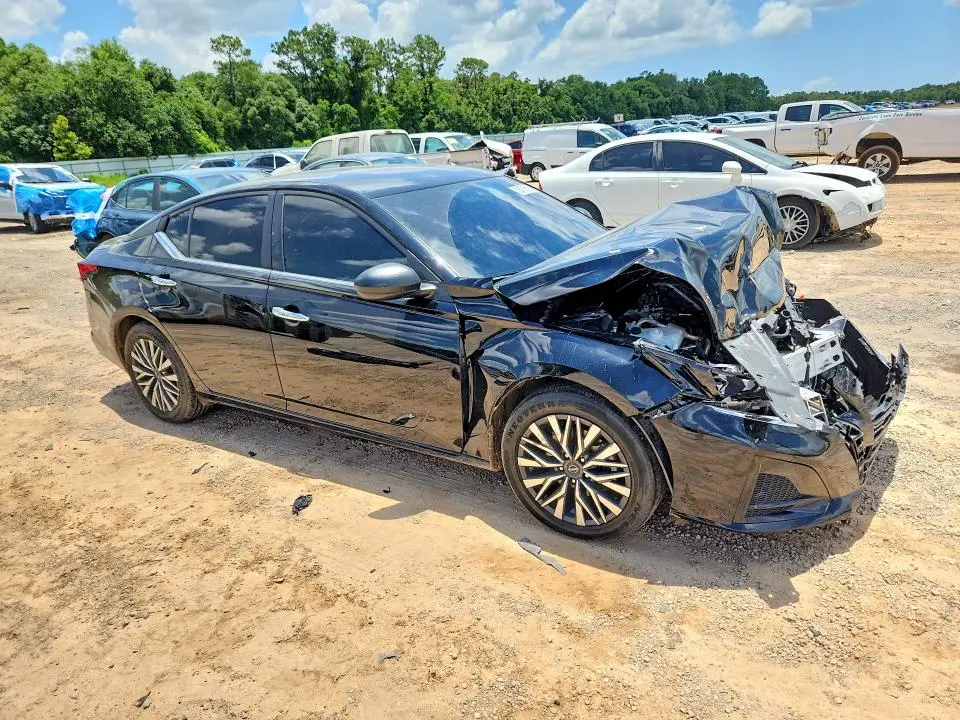 2024 NISSAN ALTIMA SV  