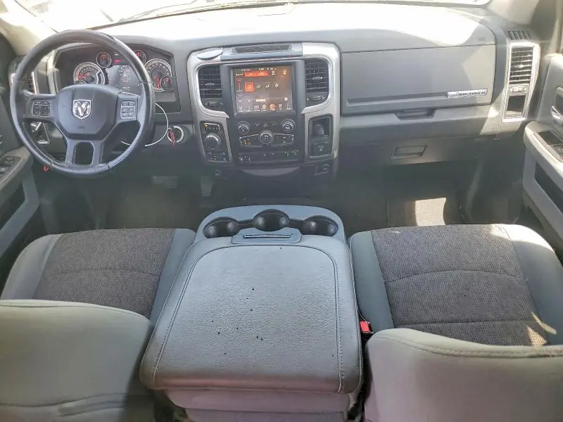2016 RAM 1500 SLT  