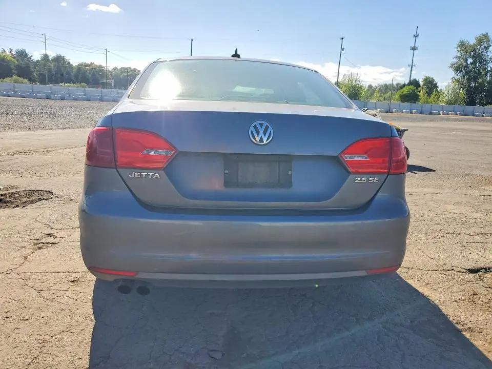 2011 VOLKSWAGEN JETTA SE  