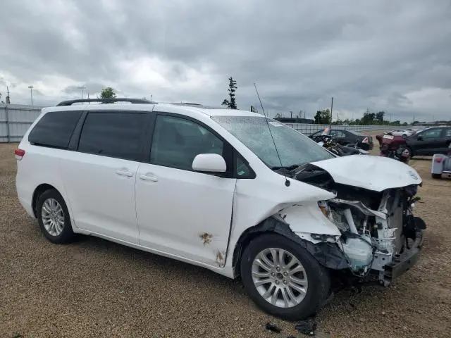 2014 TOYOTA SIENNA XLE  
