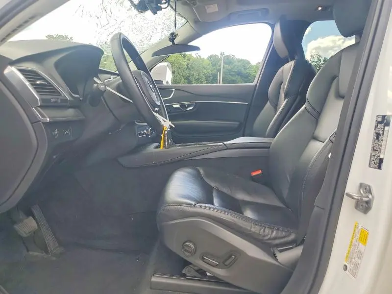 2020 VOLVO XC90 T5 MOMENTUM  