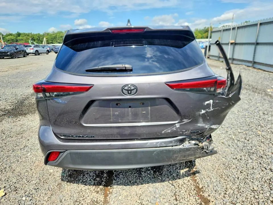 2021 TOYOTA HIGHLANDER LE  