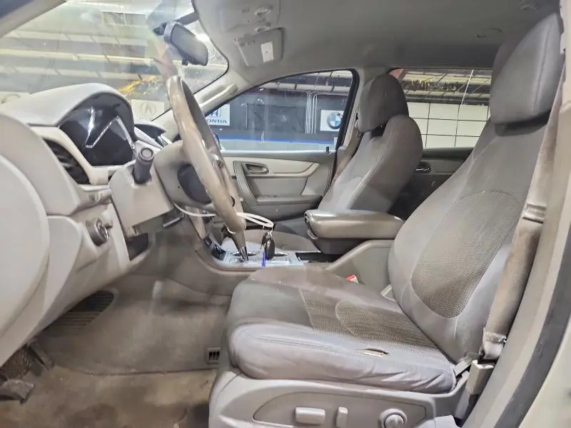 2013 CHEVROLET TRAVERSE LS  