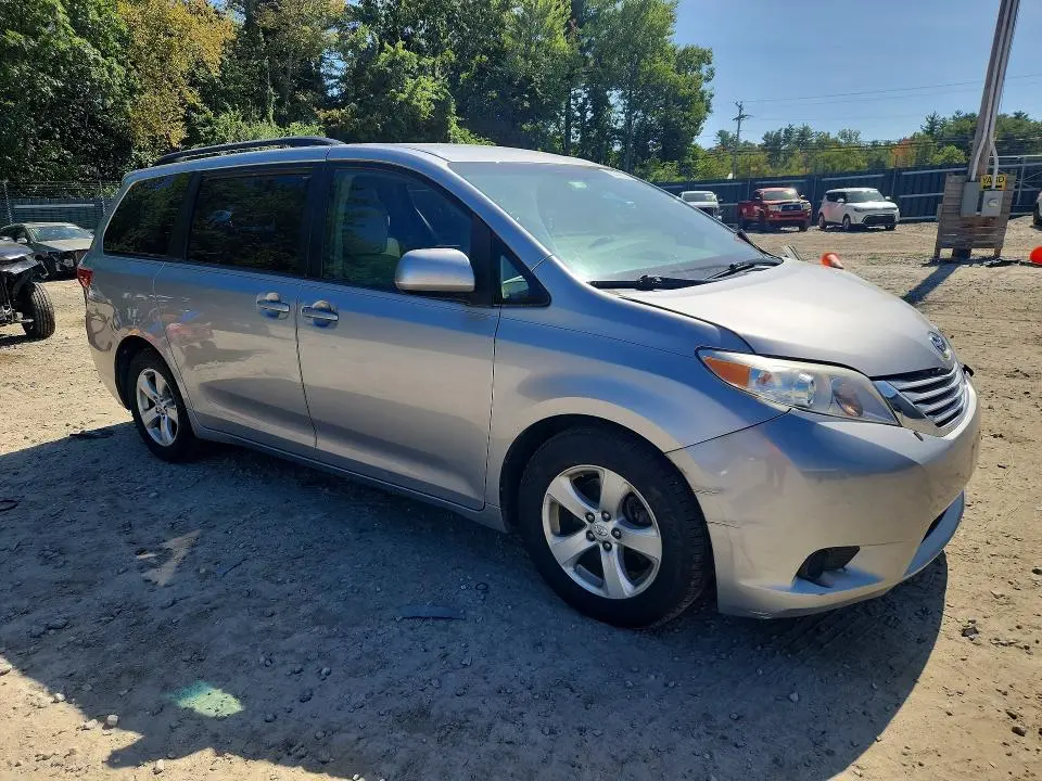 2015 TOYOTA SIENNA LE  