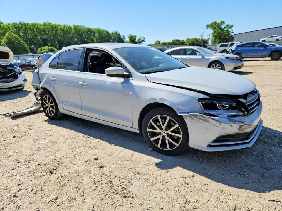 2017 VOLKSWAGEN JETTA SE  