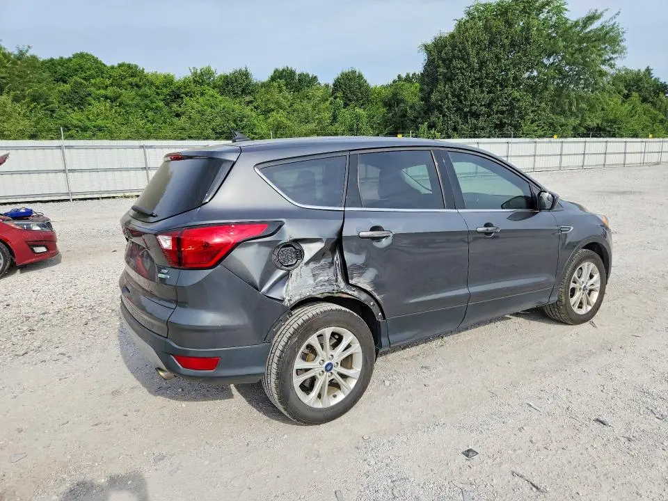 2019 FORD ESCAPE SE  