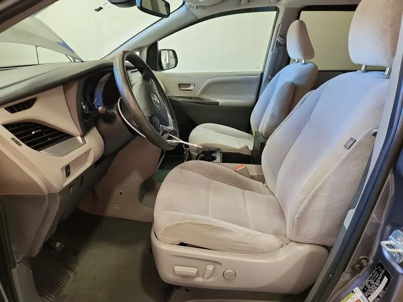 2020 TOYOTA SIENNA LE  