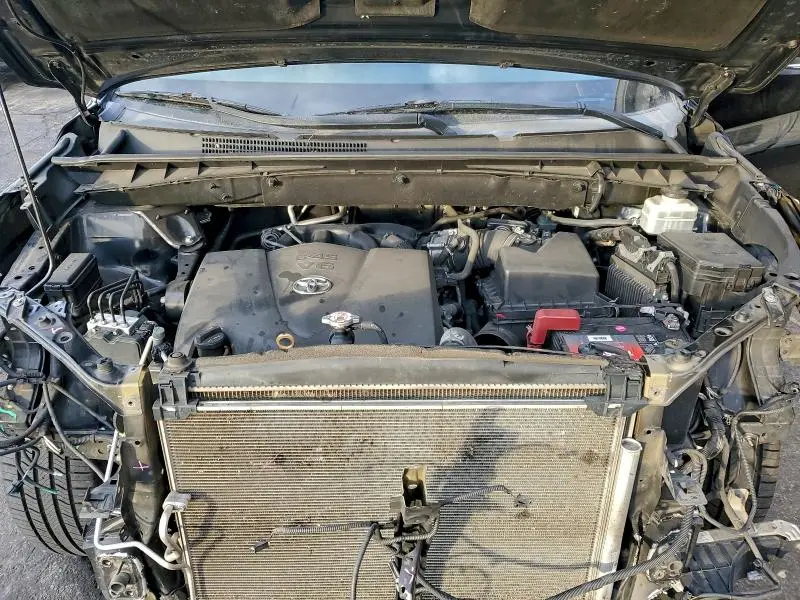 2018 TOYOTA HIGHLANDER SE  