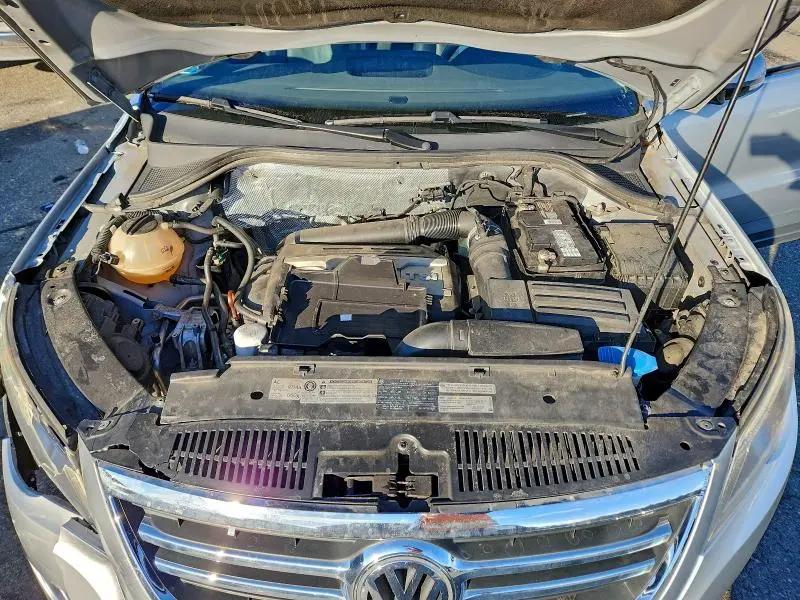 2011 VOLKSWAGEN TIGUAN S  