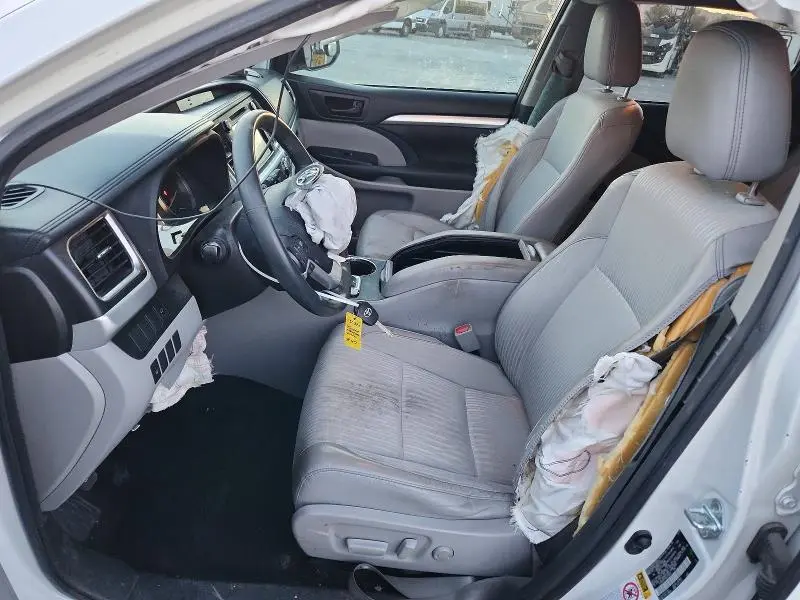 2016 TOYOTA HIGHLANDER LE PLUS  