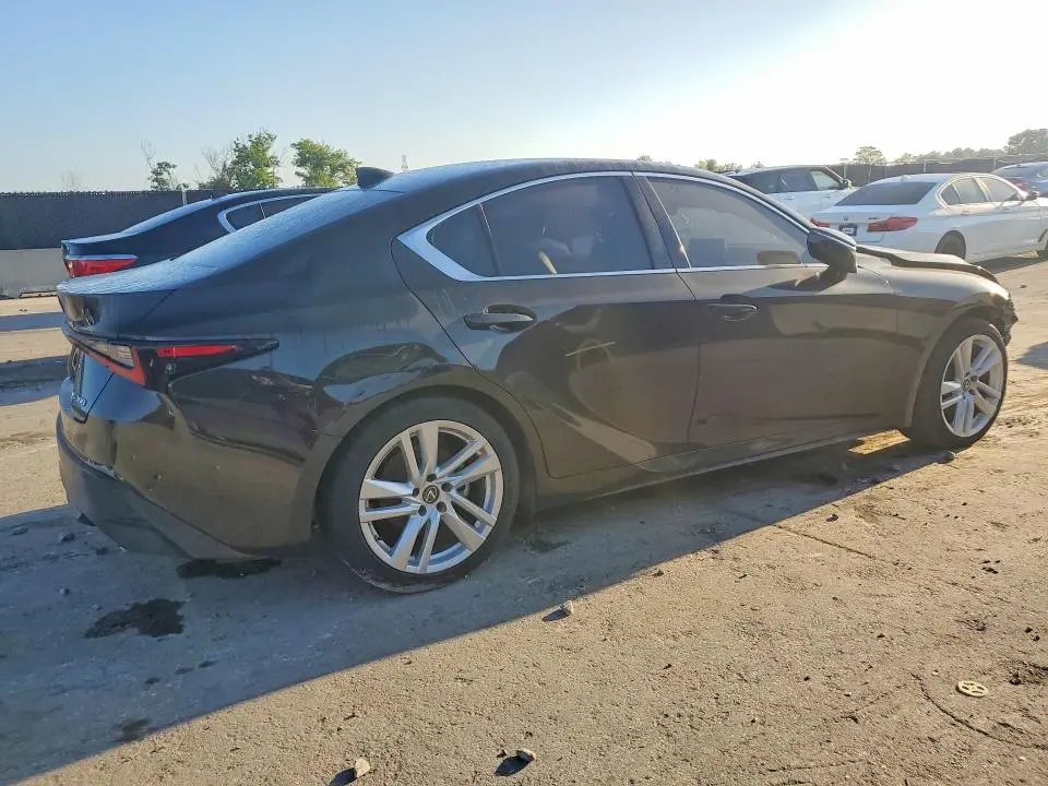 2021 LEXUS IS 300  