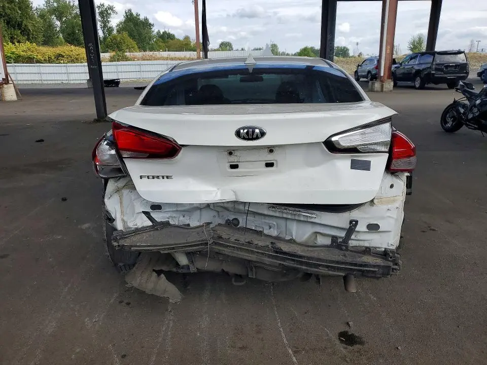 2017 KIA FORTE LX  