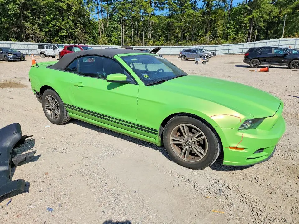 2013 FORD MUSTANG V6 CONVERTIBLE  