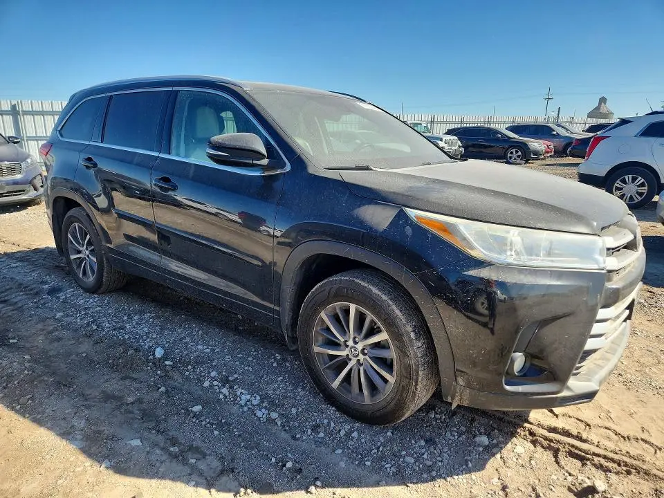 2017 TOYOTA HIGHLANDER XLE  