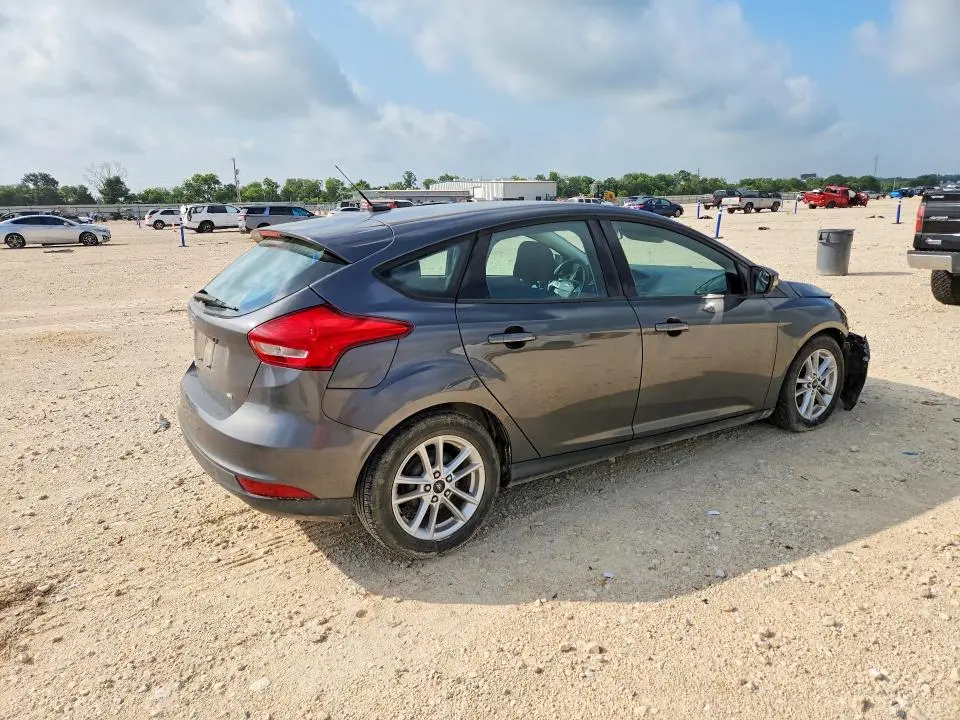 2015 FORD FOCUS SE  