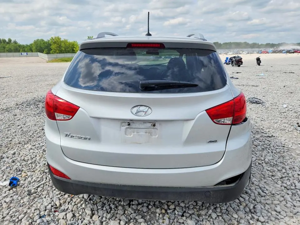 2015 HYUNDAI TUCSON SE  