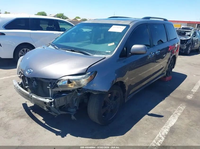 2014 TOYOTA SIENNA SE 8 PASSENGER