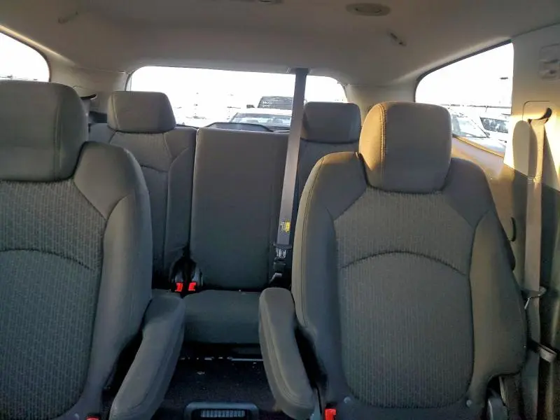 2010 CHEVROLET TRAVERSE LT  