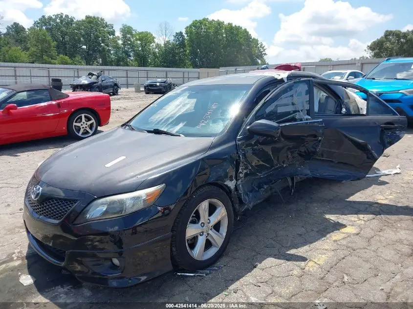 2011 TOYOTA CAMRY SE