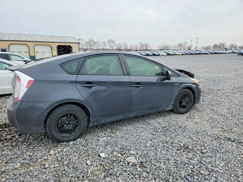 2015 TOYOTA PRIUS   
