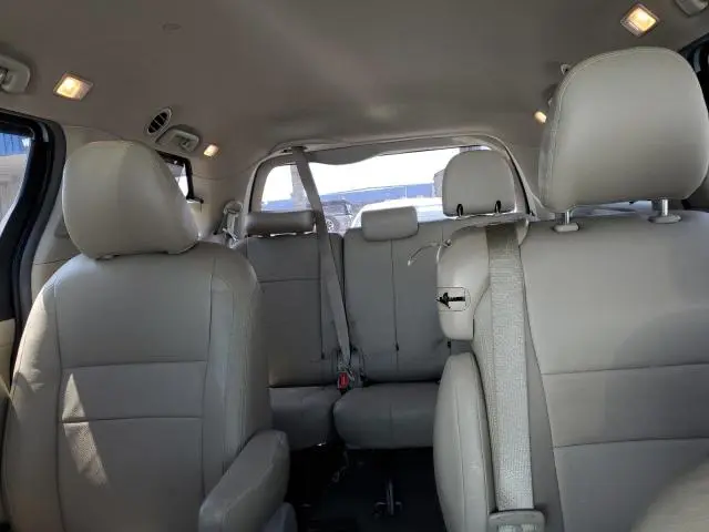 2015 TOYOTA SIENNA LE  