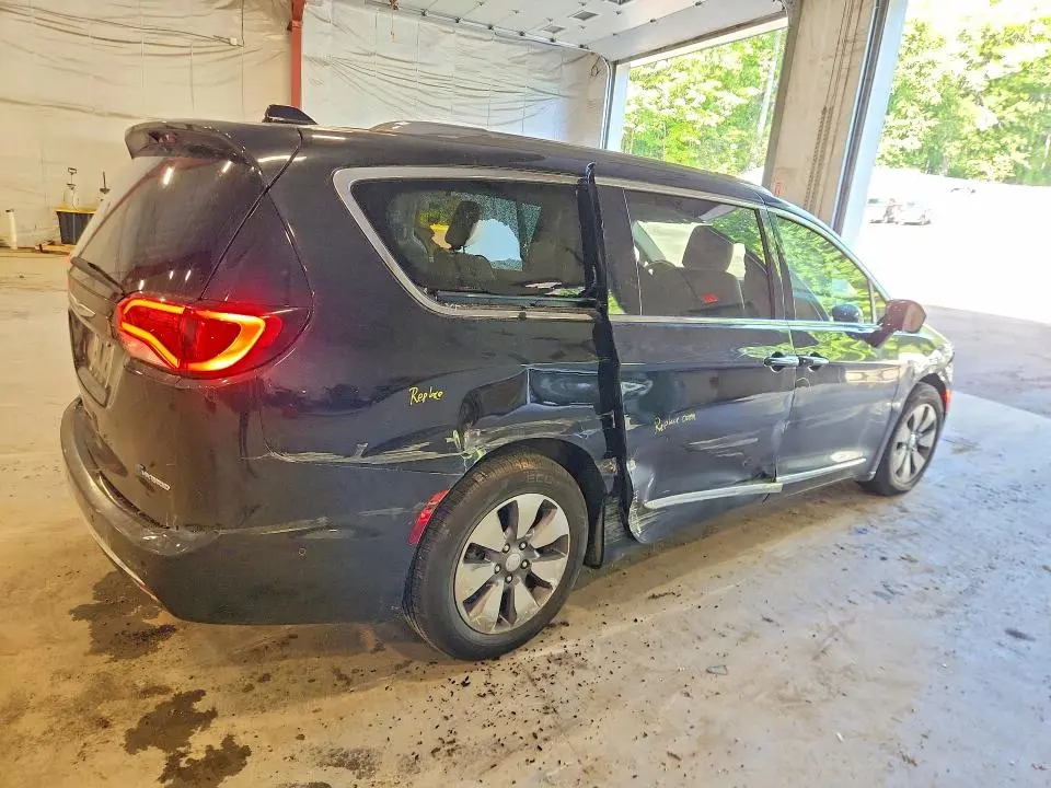 2018 CHRYSLER PACIFICA HYBRID LIMITED  