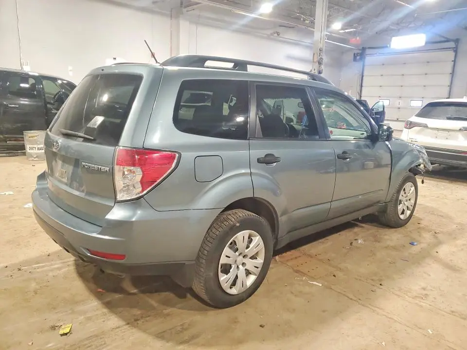 2010 SUBARU FORESTER XS  