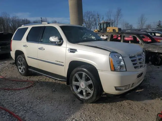 2013 CADILLAC ESCALADE LUXURY  