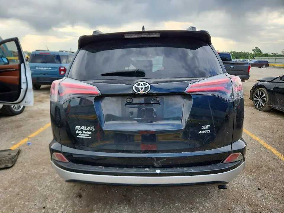 2016 TOYOTA RAV4 SE  