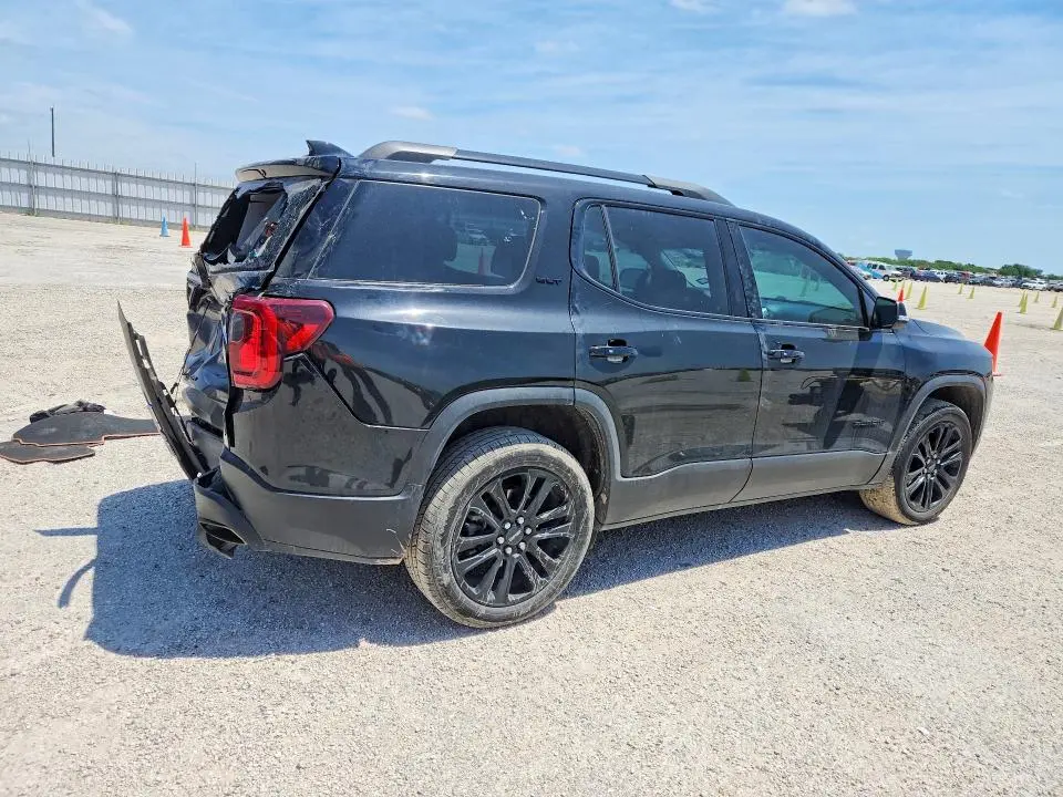 2022 GMC ACADIA SLT  
