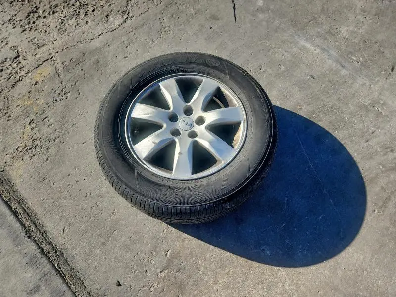 2012 KIA SORENTO BASE  