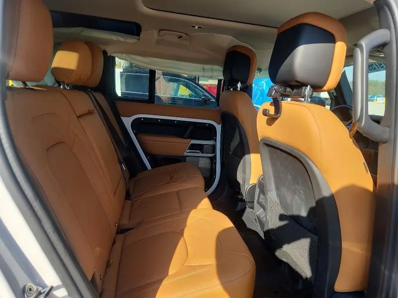 2024 LAND ROVER DEFENDER 110 S  