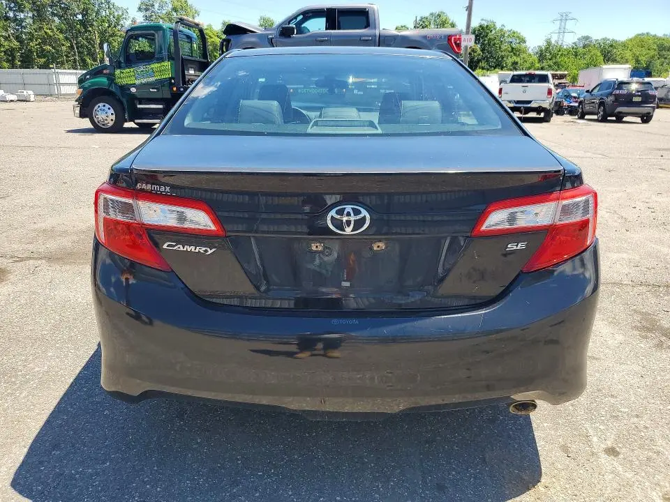 2014 TOYOTA CAMRY SE  