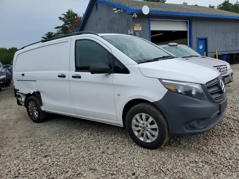2022 MERCEDES-BENZ METRIS   