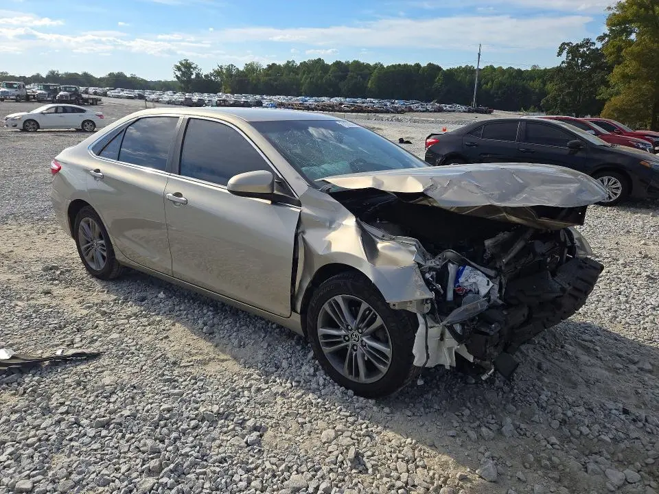 2015 TOYOTA CAMRY SE  