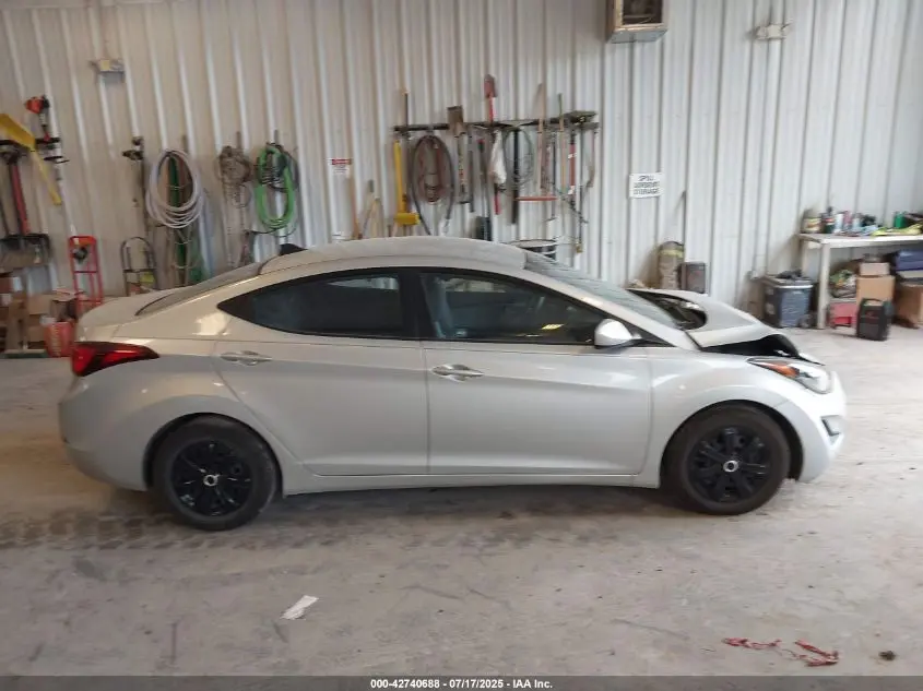 2016 HYUNDAI ELANTRA SE