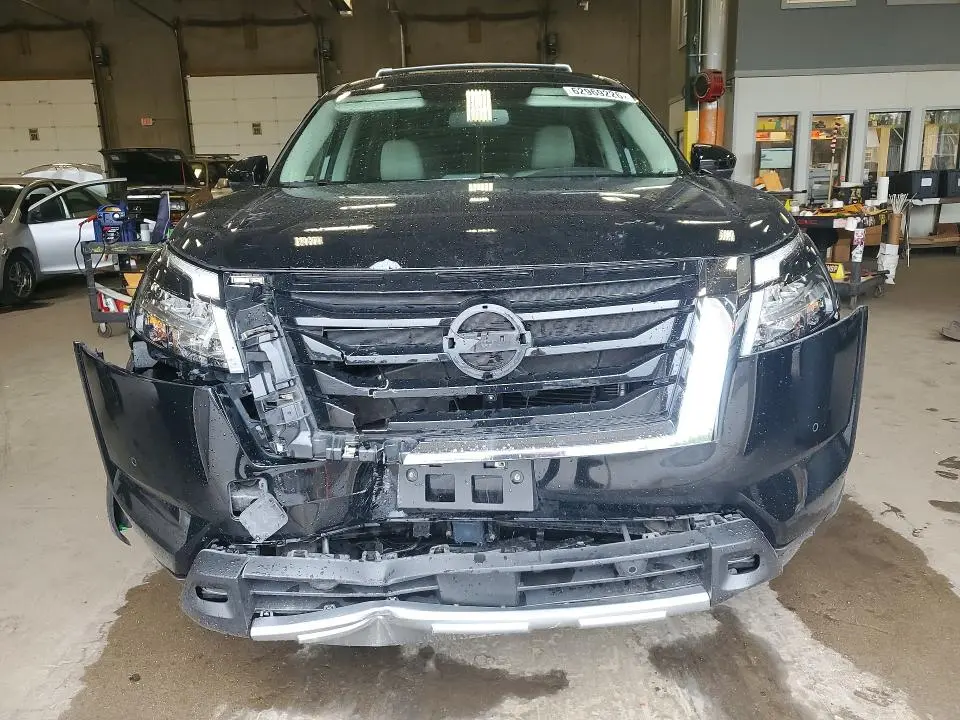 2022 NISSAN PATHFINDER SL  