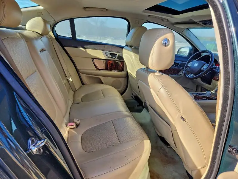 2010 JAGUAR XF PREMIUM  