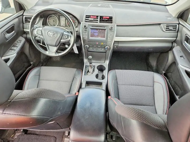2016 TOYOTA CAMRY SE  