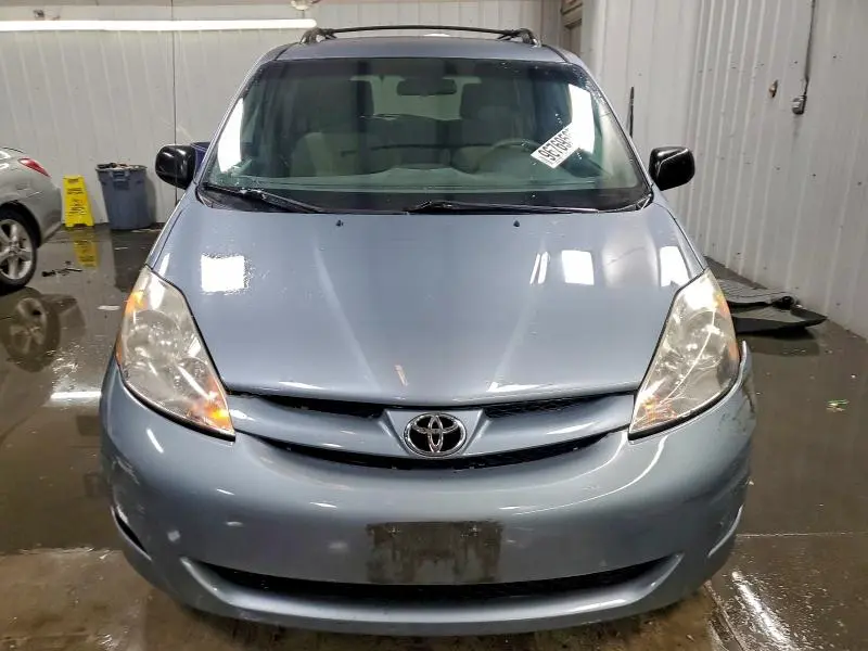 2010 TOYOTA SIENNA CE  