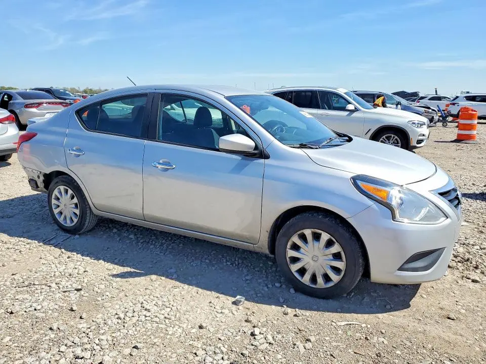 2019 NISSAN VERSA SV  