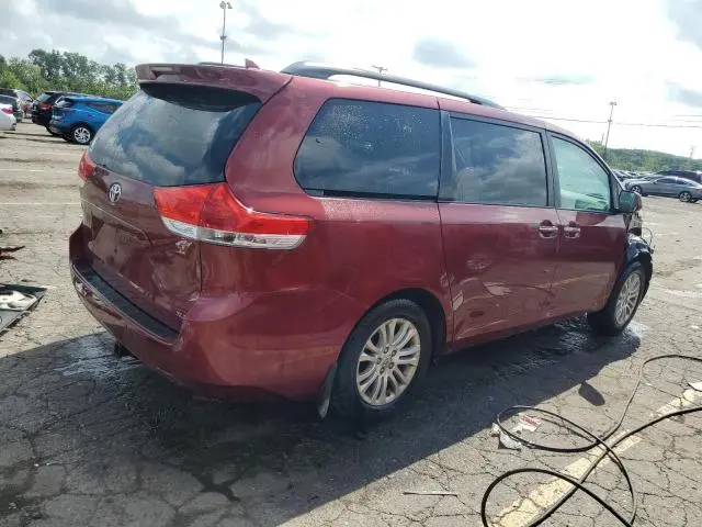 2012 TOYOTA SIENNA XLE  