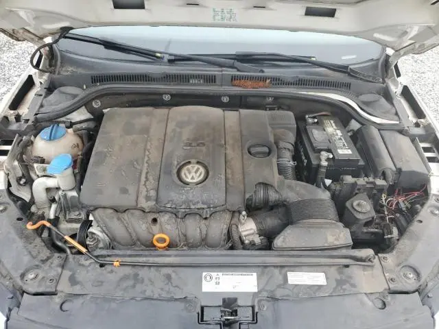 2012 VOLKSWAGEN JETTA SE  