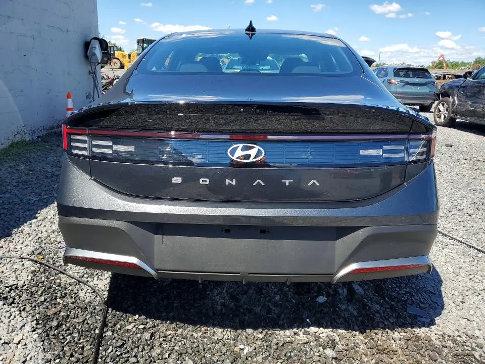 2025 HYUNDAI SONATA SE  