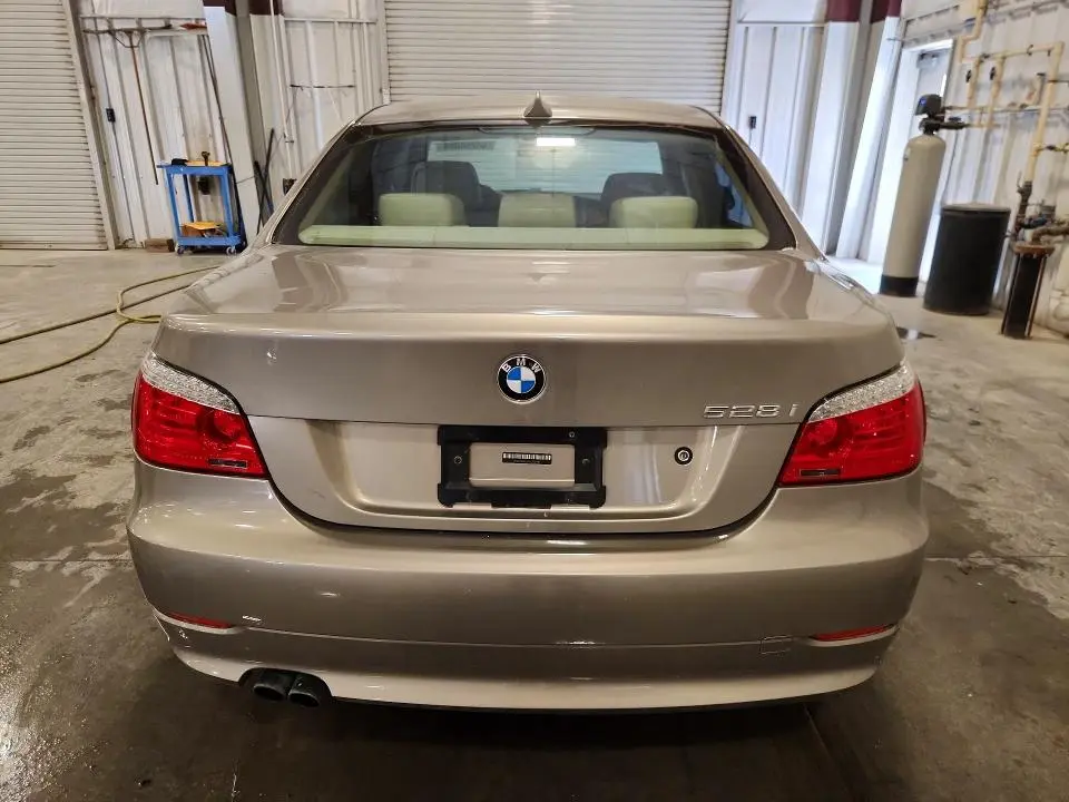 2010 BMW 528I   