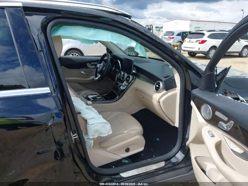 2017 MERCEDES-BENZ GLC 300 4MATIC